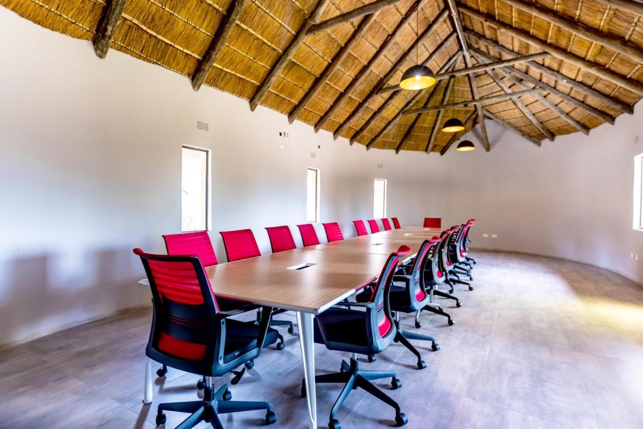 Phoenix Aurora Gaborone Extérieur photo